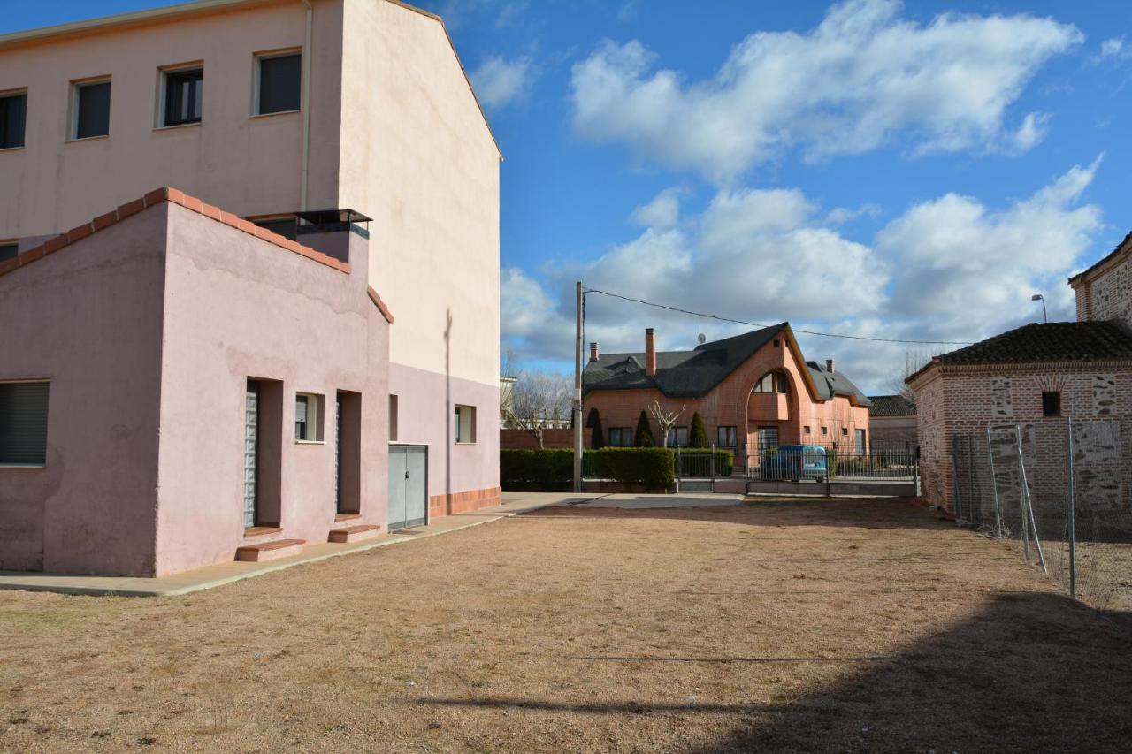 Albergue Villa Nava De La Asuncion Exterior photo